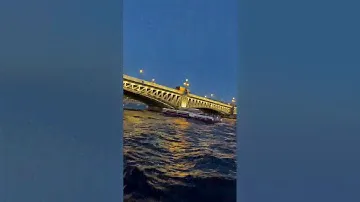 Водные прогулки и экскурсии по Петербургу