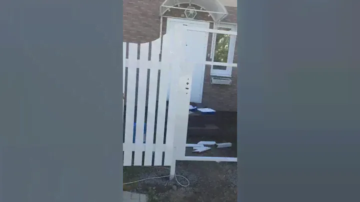 Забор деревянный белого цвета