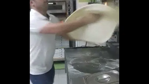 Раскатка теста для пиццы в Баку 18 секунд