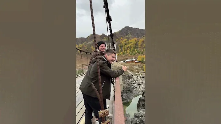 Сбросили ОГРОМНЫЙ камень с Ороктойского моста