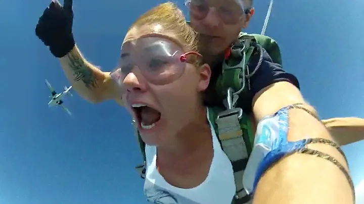 Прыжок с парашютом БЕЗ ЦЕНЗУРЫ Девушка ЖЖЕТ ! SKYDIVE SPB