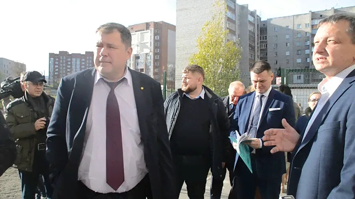 Вице-губернатор Новосибирской области побывал в благоустроенном дворе дома № 20 мкр Северного