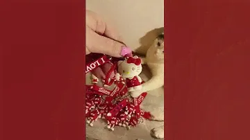 Брелок Hello Kitty белый с красным бантиком