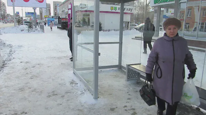 Новая современная остановка возле Универмага в Бердске