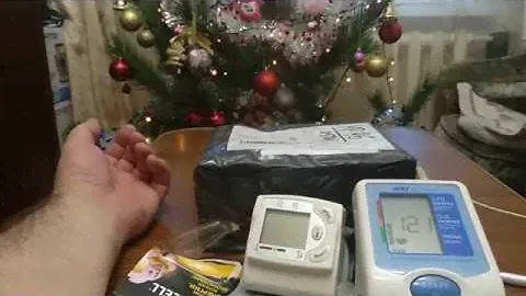 Электробритва POVOS pw827 с AliExpress vs Тонометр на запястье CK-101 S