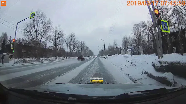 Новосибирск. Проезд на красный.