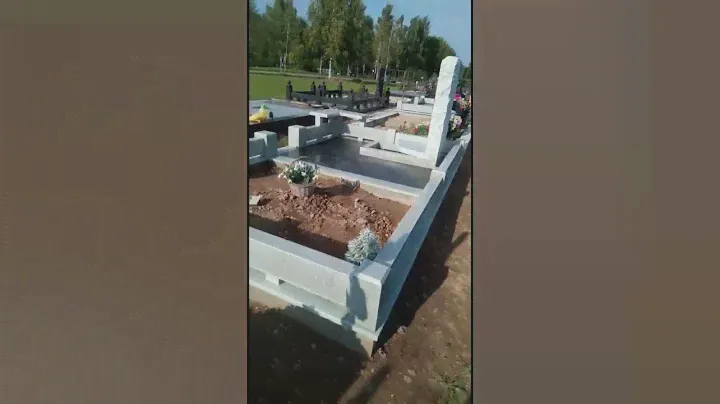 ПАМЯТНИК ИЗ МАНСУРОВСКОГО ГРАНИТА СО СТЕКЛОМ И БРОНЗОЙ #памятникиизгранита #заказатьпамятник