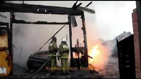 В поселке Вега в Бердске сгорел дом