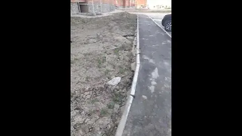 Тротуар у дома. ул. Ключевая, 61 в Бердске.