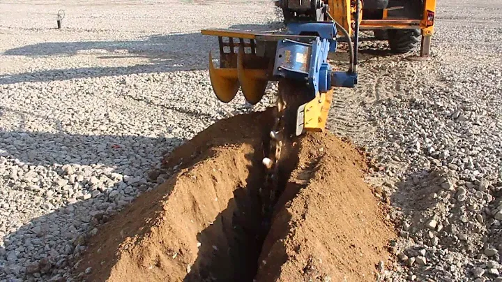 Работа траншеекопателя (бара) на базе экскаватора JCB