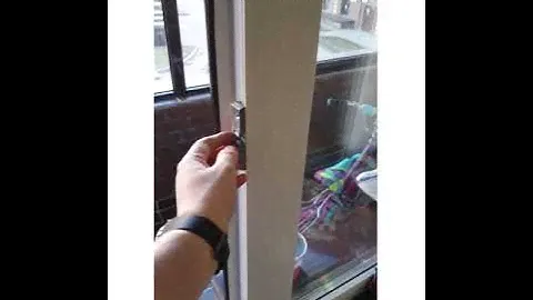 Ставим замок курильщика на балконную дверь