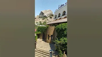 Крым г.Судак ул. Морская 8 .