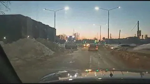 Из-за сбитой автомобилем школьницы в Бердске убрали снег с обочин у школы №10