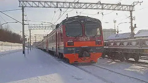 ЭД4М-0327 сообщением Новосибирск-Главный - Черепаново отправился со станции Новосибирск-Южный.