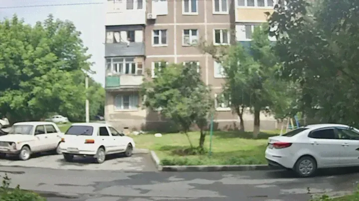 Орчане выбросили унитаз с балкона 3 этажа