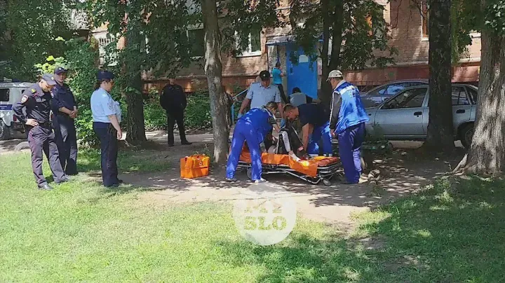 Двух мужчин с ножевым ранениями обнаружили у дома на ул. Кутузова в Туле