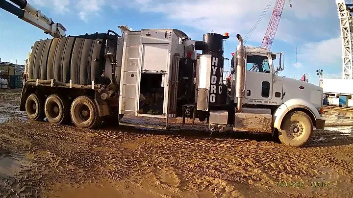 Как работает илосос/гидроэкскаватор Peterbilt Hydro Vac Truck (пр-во США)