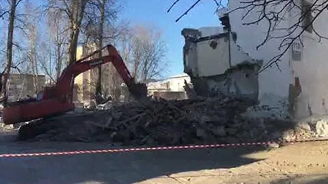 Ломают дом №118 по ул. Ленина в Бердске